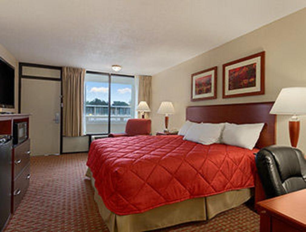 Ramada Burlington Hotel And Conference Center Habitación foto